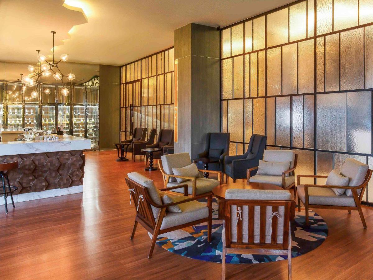 Novotel Пеканбару Екстериор снимка