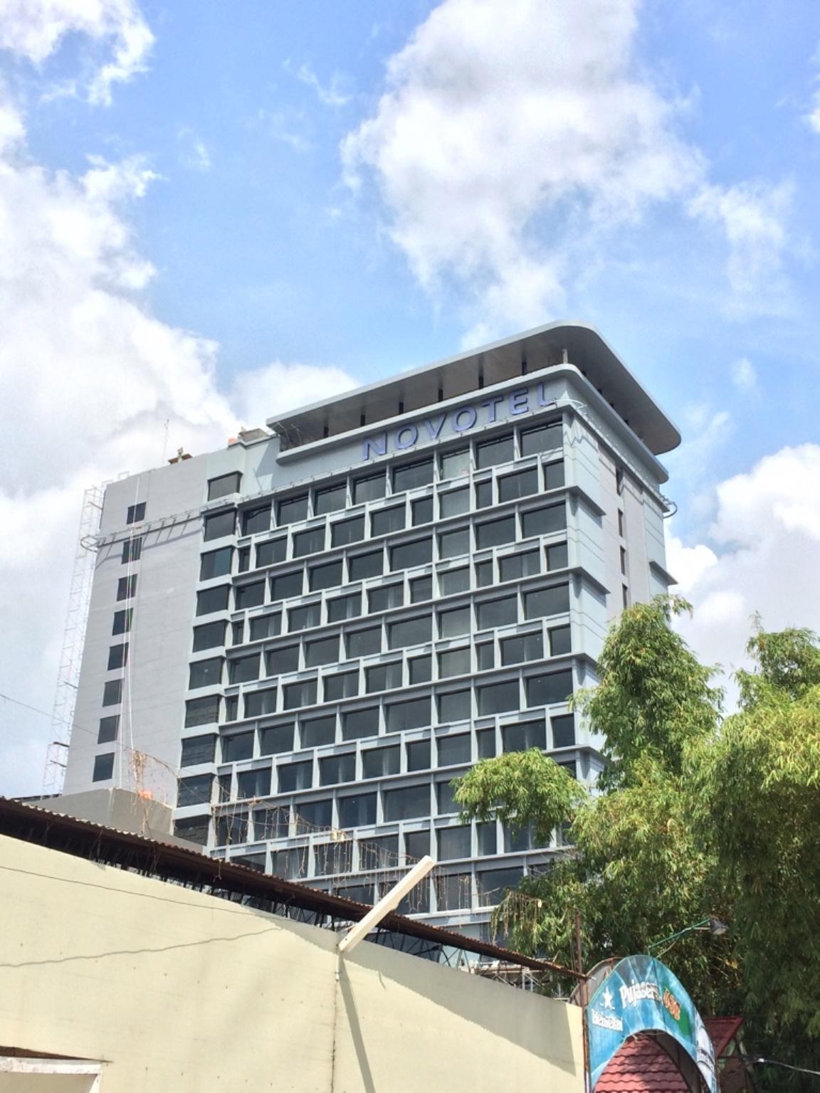 Novotel Пеканбару Екстериор снимка
