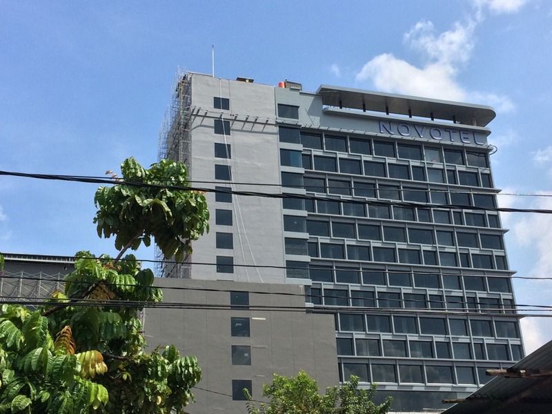 Novotel Пеканбару Екстериор снимка